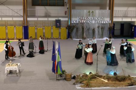 11. MEDNARODNI FOLKLORNI FESTIVAL RAKEK 62 FOTO LJUBO VUKELIČ
